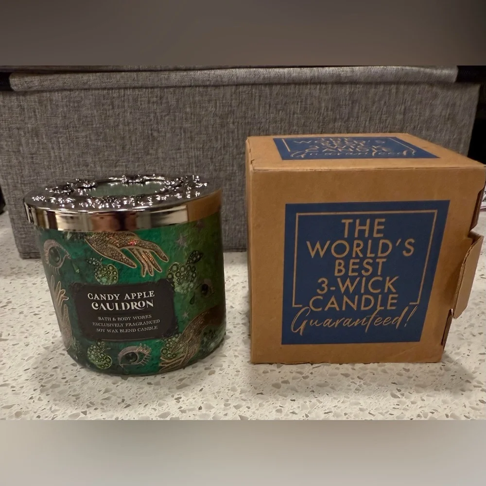 Bath & Body Works Halloween 3 Wick Candle Candy Apple Cauldron - Picture 1 of 6